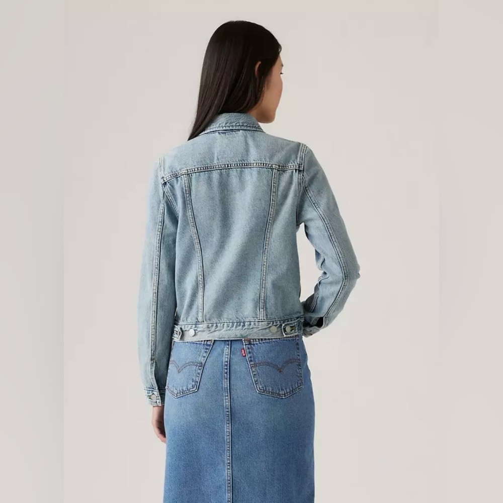 ⭐️Host Pick⭐️ NWT Levi's Light Blue Denim Trucker Jacket women’s small - Picture 2 of 14